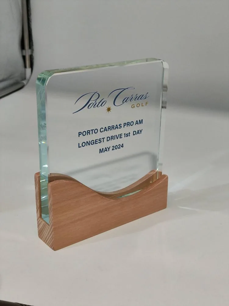 Porto Carras Golf — Γυαλί σε ξύλινη βάση