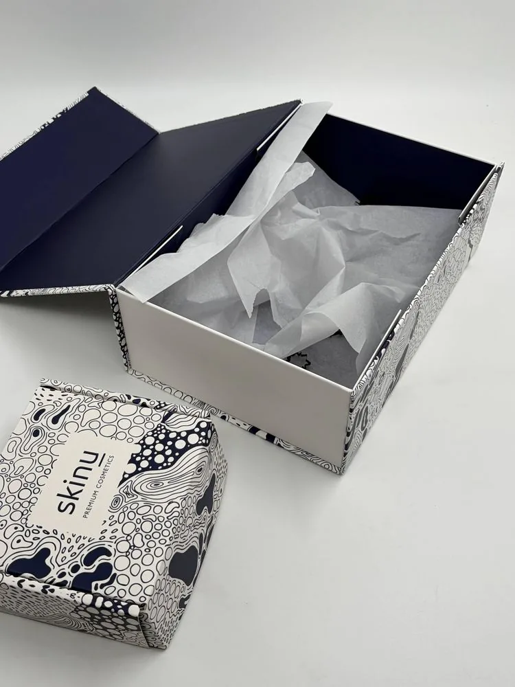 Skinu — Premium κουτί με navy εσωτερικό & tissue
